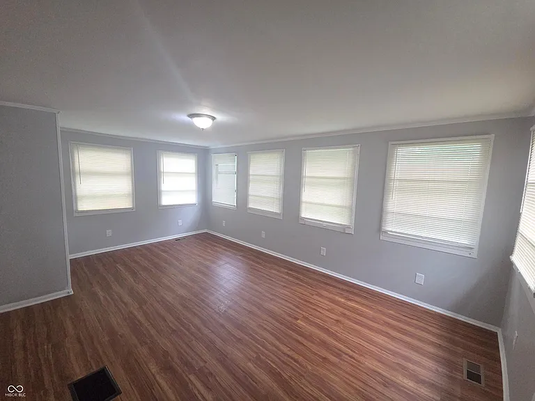 4969 Crittenden Ave — Photo 6