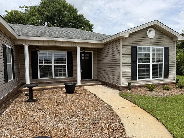 281 Griffith Ln — Photo 2