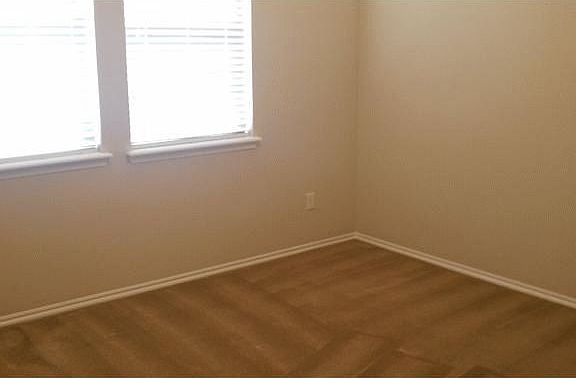 4th image of 513 Lone Oak Dr