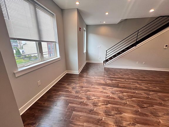 4th image of 1417 N Franklin St #3