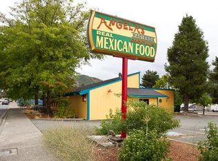 111 NE Hillcrest Dr, Grants Pass, OR 97526