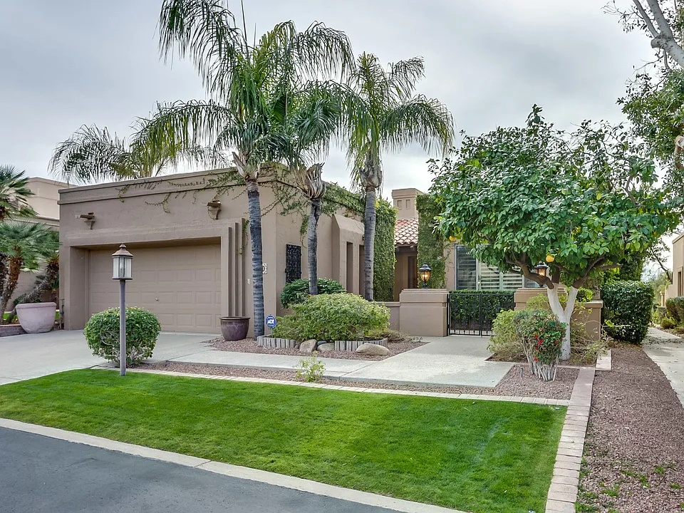 8711 E Paraiso Dr