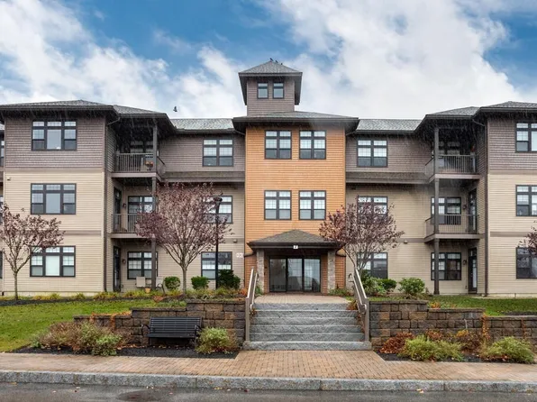 7 Executive Dr APT 214, Stoneham, MA 02180