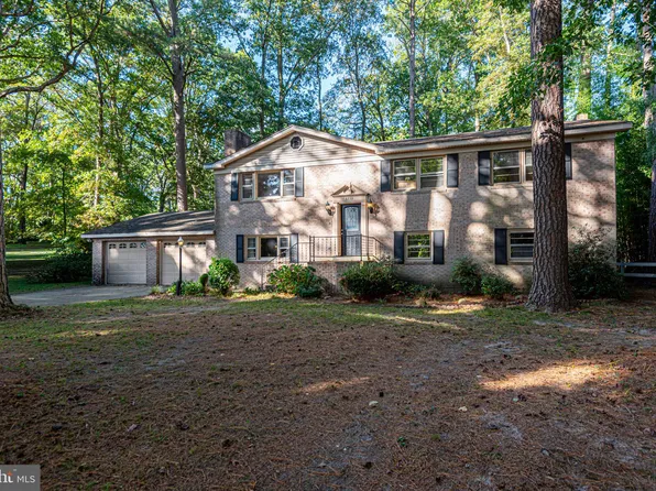 8233 Robin Hood Dr, Salisbury, MD 21804