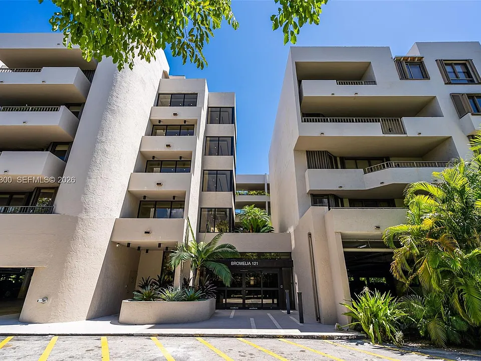 121 Crandon Blvd #448