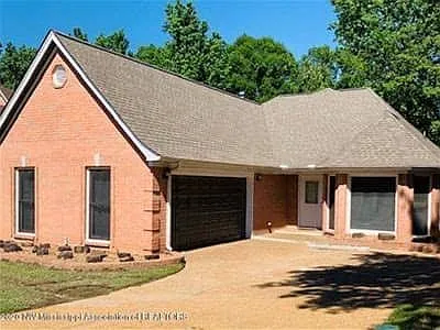 384 Fairway Oaks Dr — Photo 1