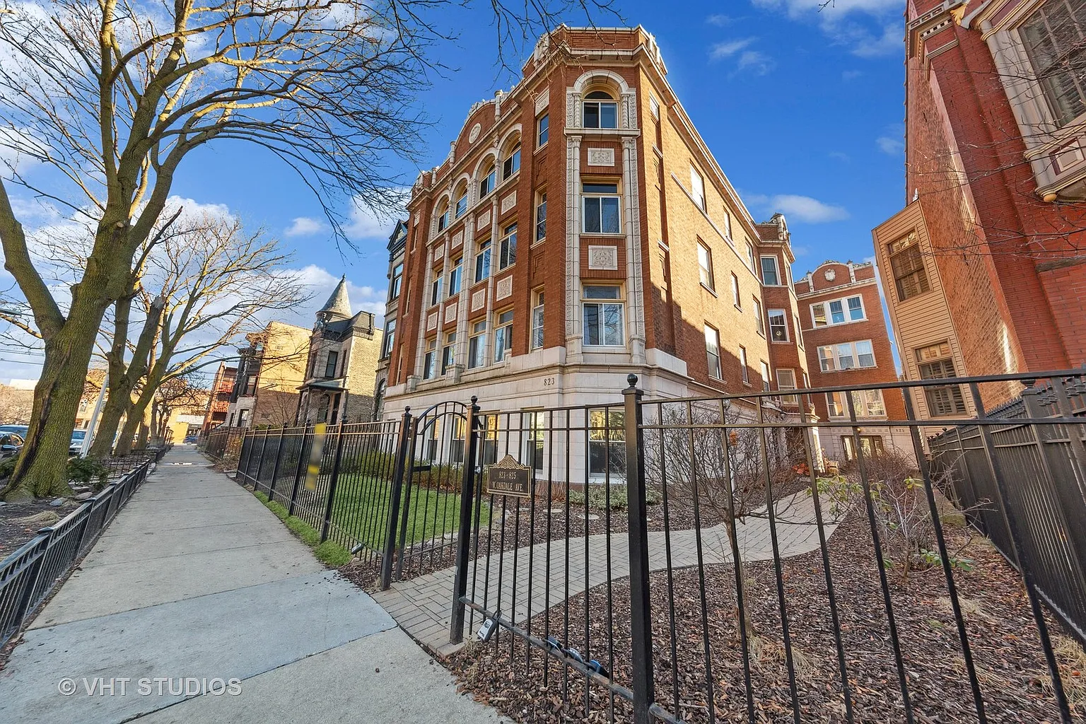 823 W Oakdale Ave #1 photo 1