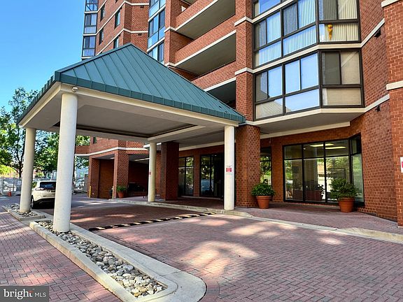 2nd image of 1001 N Randolph St APT 422