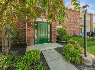 421 Leah Ln APT 2A, Woodstock, IL 60098