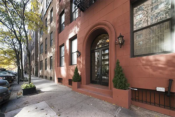 Sold by R New York | media 6