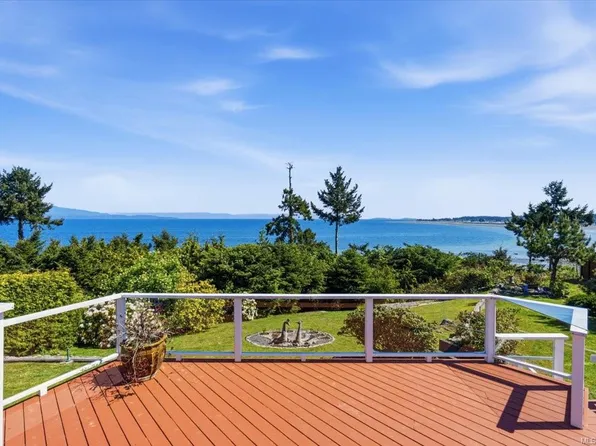 506 Panorama Pl, Parksville, BC V9P 1A4