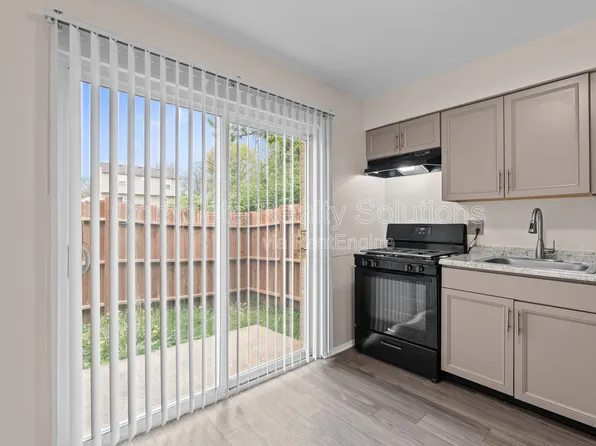 2323 Woodson Rd #J, Saint Louis, MO 63114