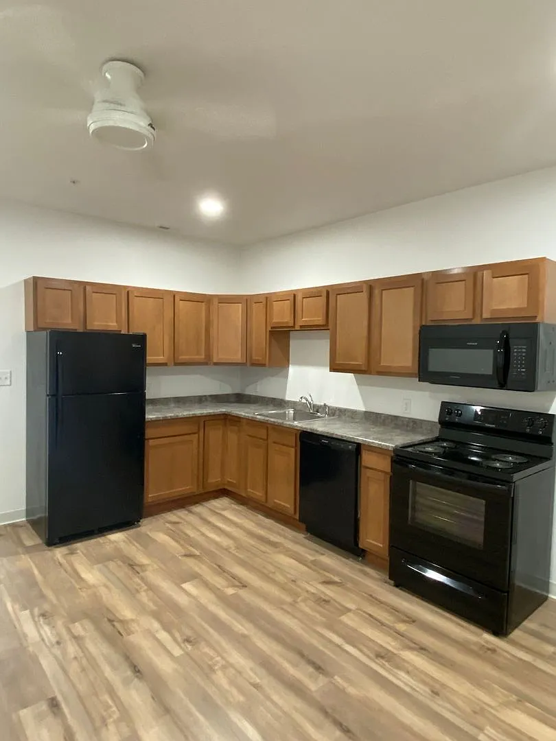 Deer Creek Apartments — Photo 1