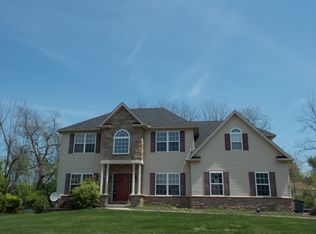682 Mohican Dr, Easton, PA 18040