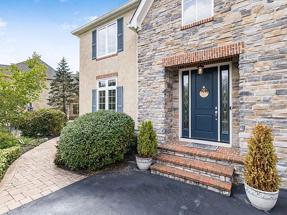 4th image of 3228 Abbey Knoll Dr