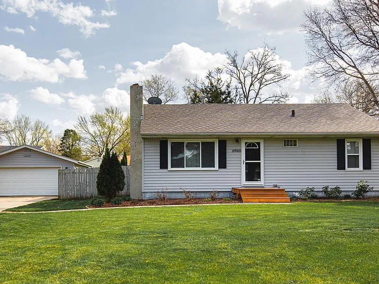 6960 Townsend Ave — Photo 2