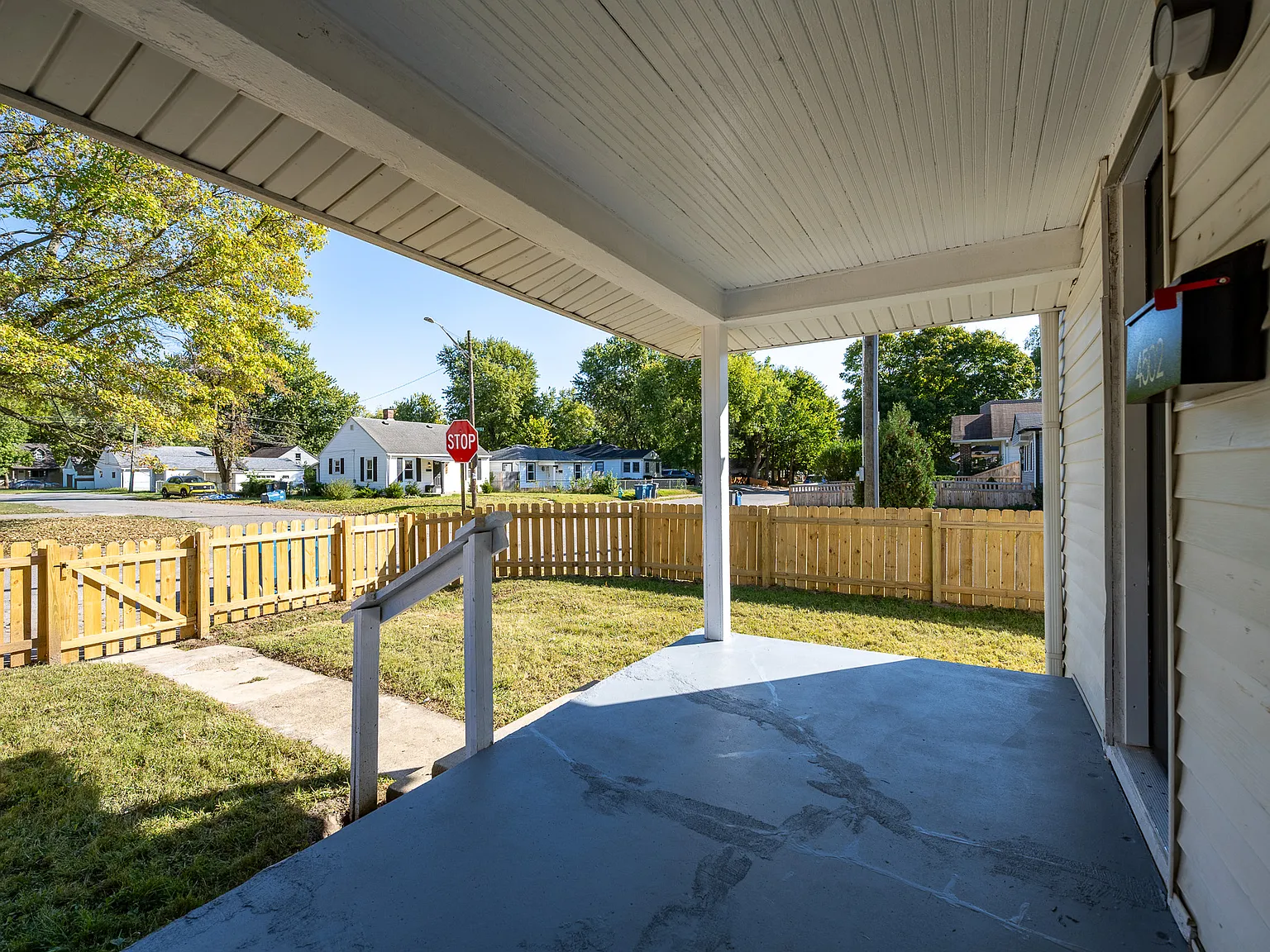Furnished 1BR Home w/ Fenced Yard, Laundry & Off-Street Parking — Photo 2
