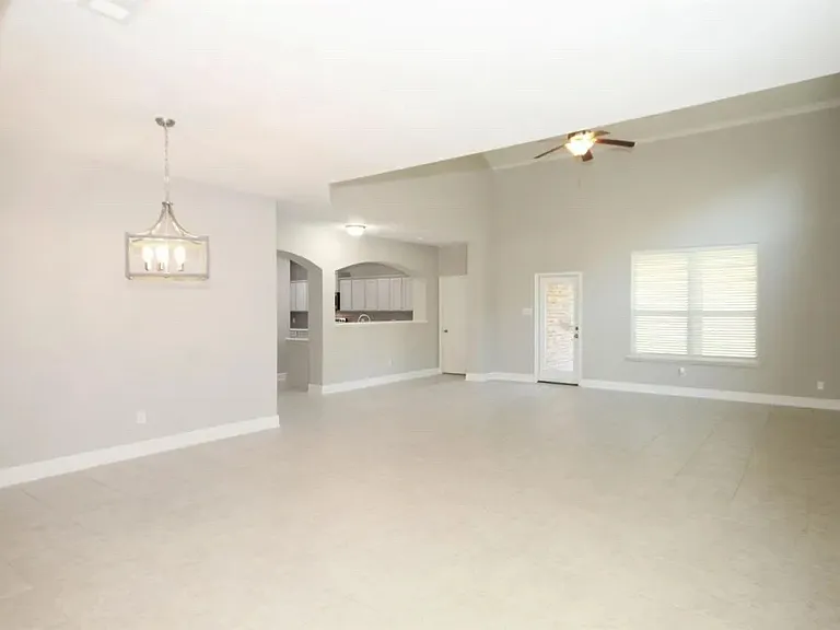 2136 Mulberry Dr — Photo 3