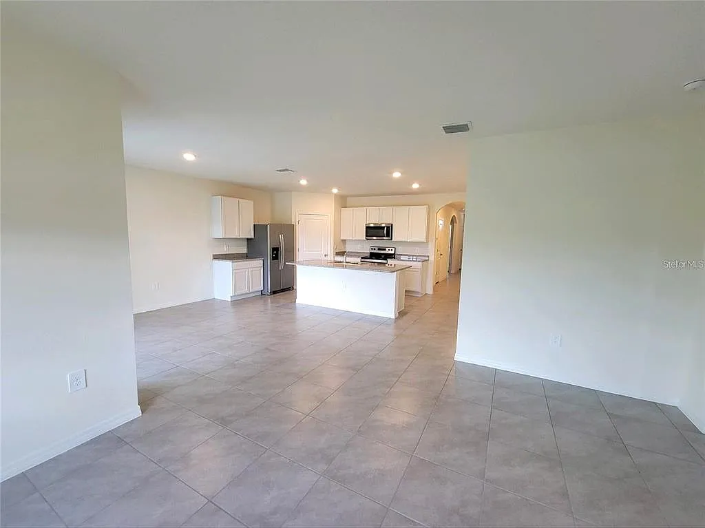 4 bed, 2.0 bath, 2045 sqft, $2,595 — Photo 3