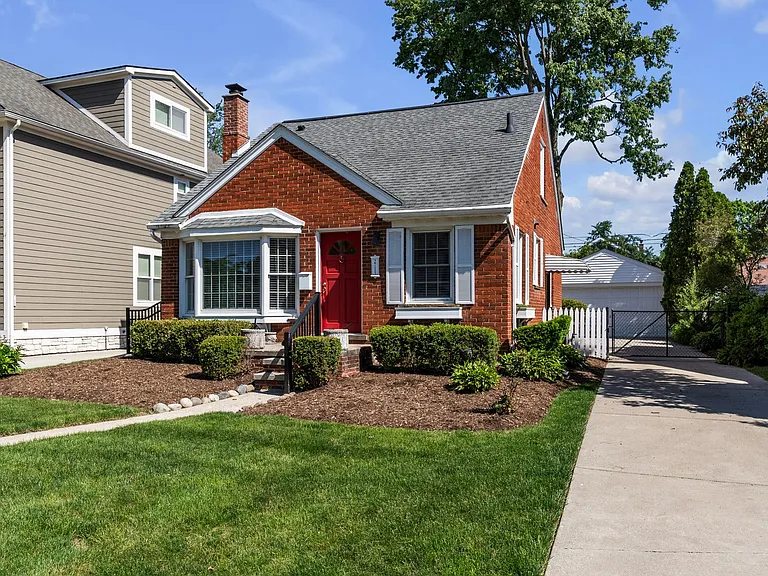 2711 Dorchester Rd — Photo 53