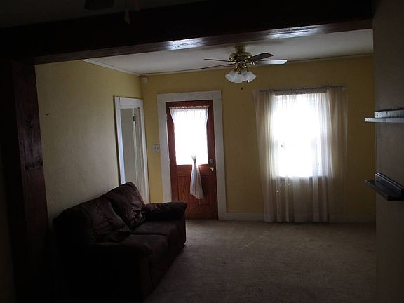 2nd image of 220 W Spruce St