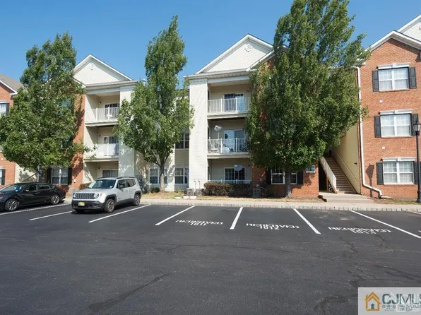 1035 Flakne Ct, South Plainfield, NJ 07080