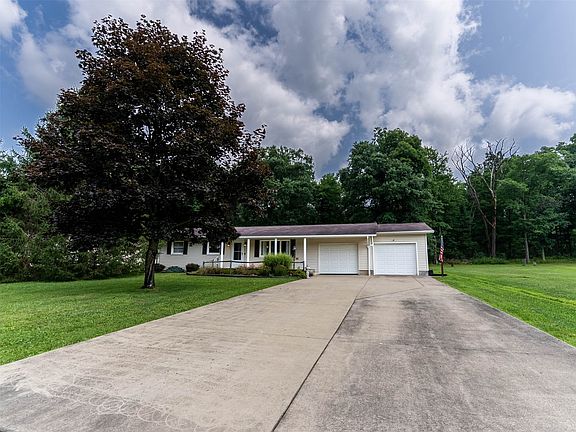3rd image of 26 Woodbine Dr