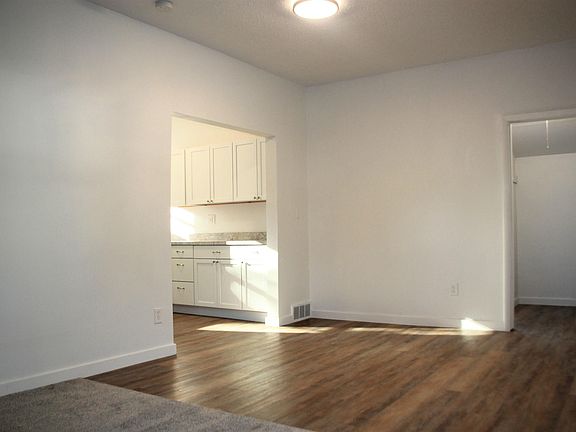 4th image of 1821 B St