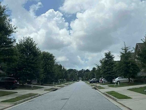 Exterior Neighborhood (street photo)