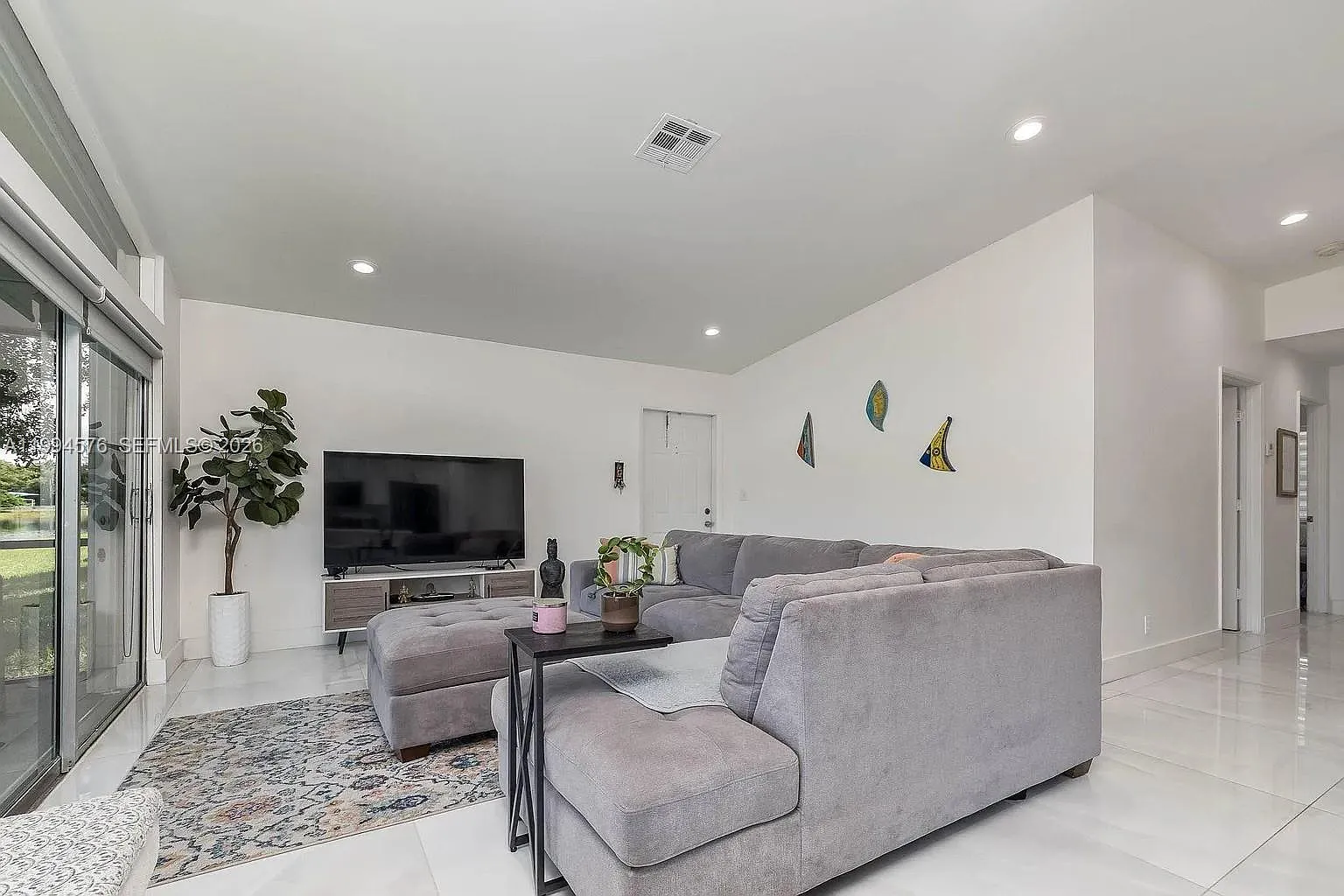 Woodgate Condominium 43 — Photo 2