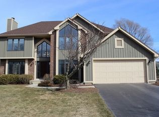 855 High Gate Crse, Glen Ellyn, IL