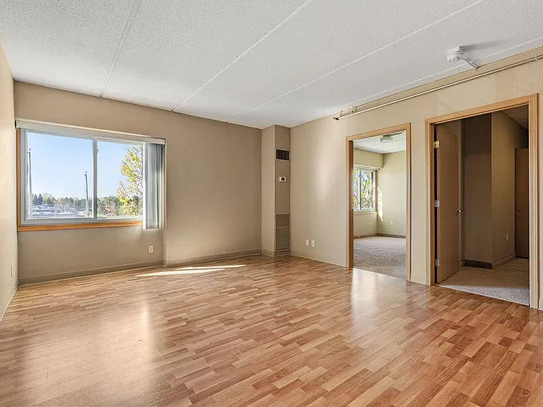 E Street Flats - Student Housing — Photo 59