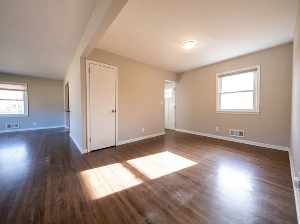 7301 W Old Shakopee Rd, Bloomington, MN 55438