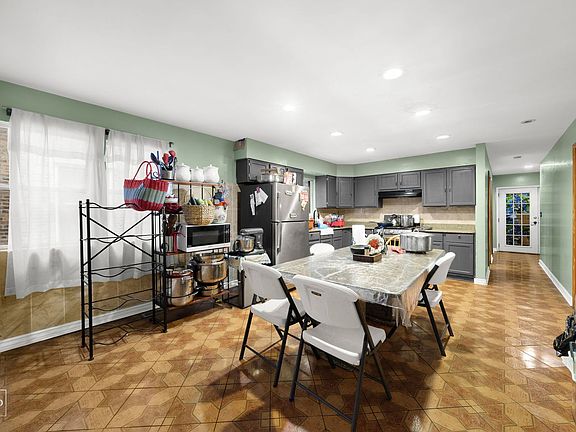 2nd image of 3432 W 60th Pl