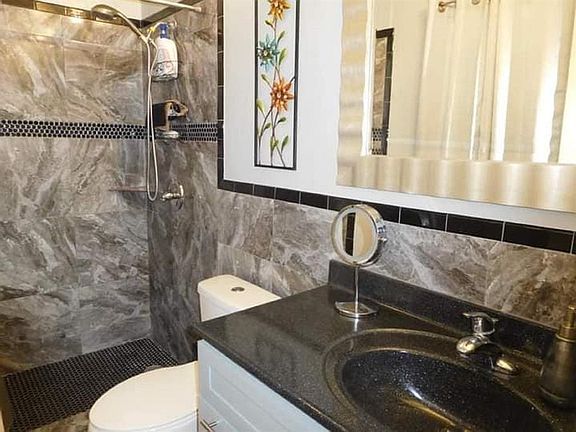 3rd image of 1009 Greencove Dr