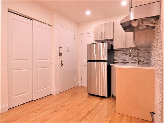 3rd image of 305 E 92nd St APT 4B