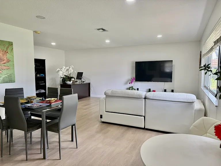 5440 Riverbluff Cir #87 — Photo 8
