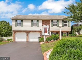104 Yellowstone Ln, Stewartstown, PA 17363