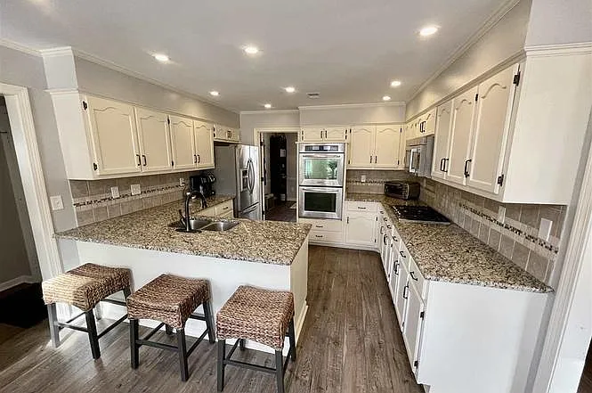 8185 Kimbrook Dr — Photo 6