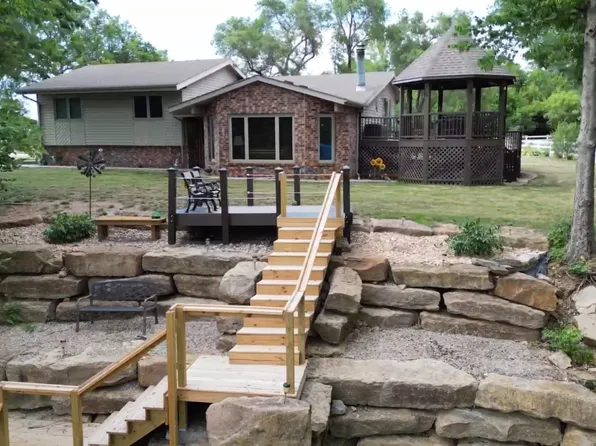2132 SE Shawnee Dr, Tecumseh, KS 66542