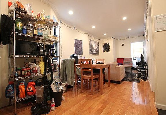 3rd image of 225 E 28th St #3B
