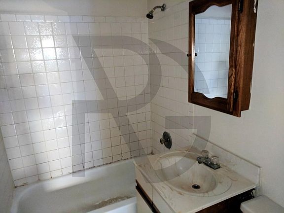 5th image of 815 W Cornelia Ave #817A213