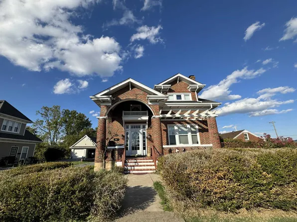 1407 W Broad St, Waynesboro, VA 22980