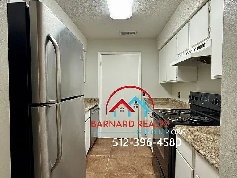 402 Fredericksburg St #16 — Photo 4