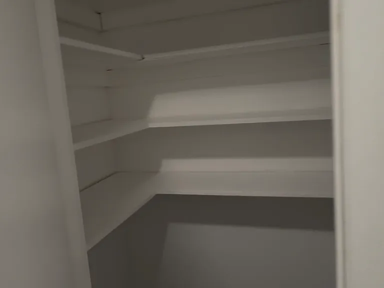 190 Niagara St #2 — Photo 6