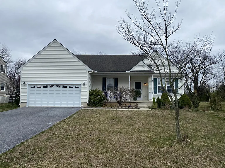 Meadow Lark Dr — Photo 1