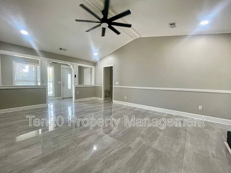4 bed, 2.0 bath, 1623 sqft, $1,950 — Photo 3
