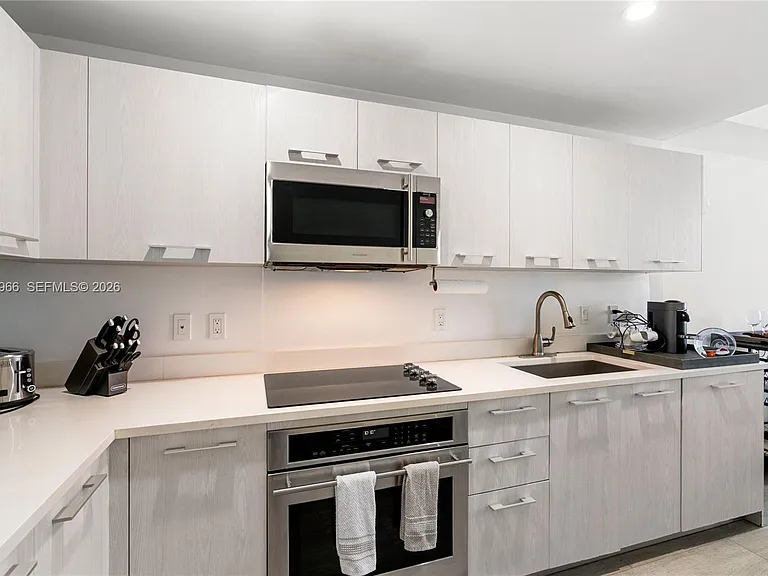55 SW 9th St #1904 — Photo 4