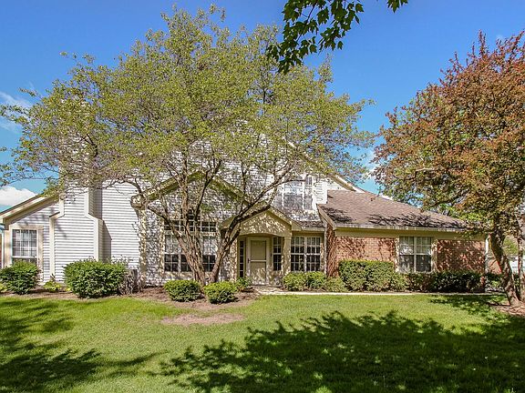 2nd image of 446 Cromwell Cir Unit 1