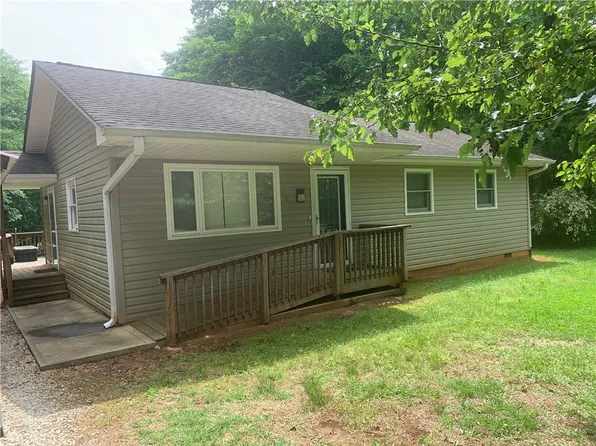 126 Jefferson Rd, West Union, SC 29696